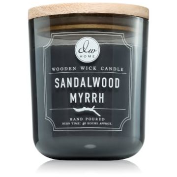 DW Home Signature Sandalwood Myrrh lumânare parfumată