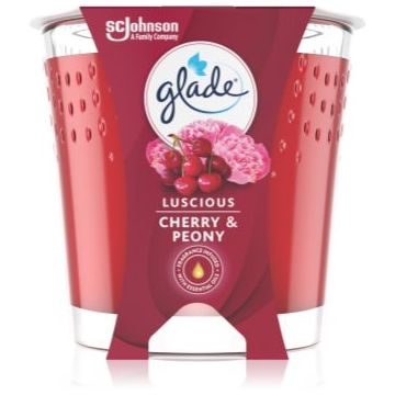 GLADE Luscious Cherry & Peony lumânare parfumată