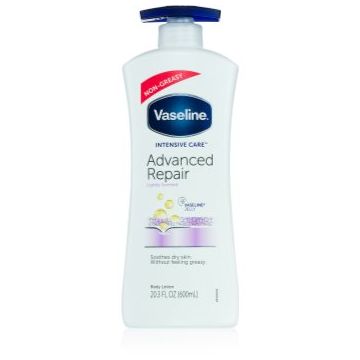 Vaseline Intensive Care lapte de corp regenerator cu pompa